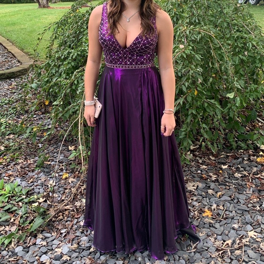 Dress/ long, formal only worn once. No snags or tears